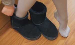 Do Uggs Stretch? 5 Quick Tips To Break-In Them! - Shoes Matrix